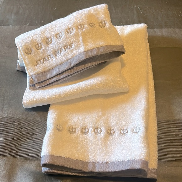 NWOT Star Wars Hand Towels by Think Geek - White + Silver - Picture 3 of 7